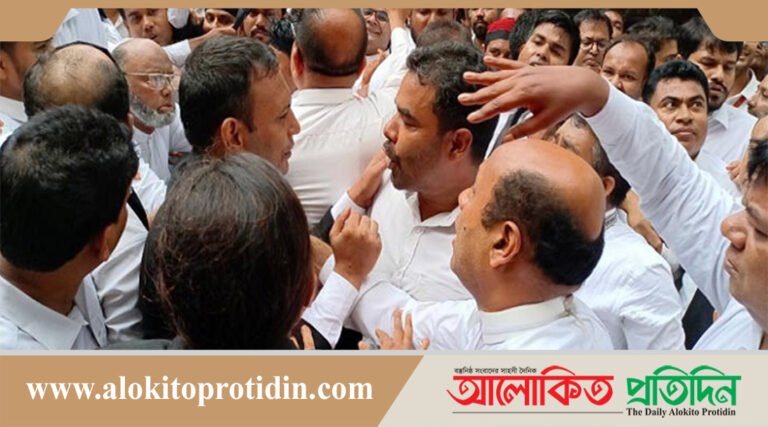 তারেক জোবাইদার রায়/ বিএনপি ও আওয়ামীপন্থি আইনজীবীদের ধাক্কাধাক্কি