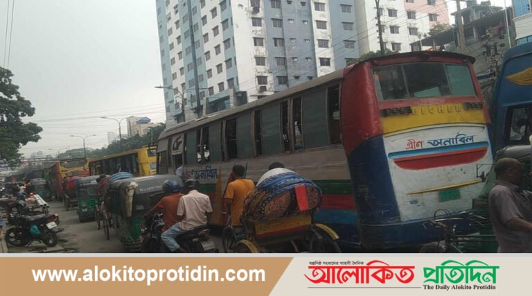 বৃষ্টির সাথে যানজট ভোগান্তিতে রাজধানীবাসী