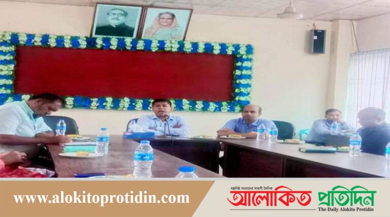 এইচএসসি পরীক্ষা পেছানোর দাবি, শিক্ষাবোর্ডের সামনে বিক্ষোভ