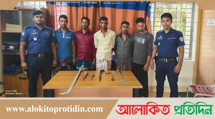 মাধবপুরে ডাকাত দলের পাঁচ সদস্য আটক  