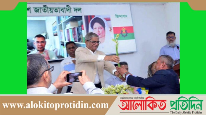 গুলশানে বিএনপি চেয়ারপারসনের রাজনৈতিক কার্যালয়ে তারা আনুষ্ঠানিকভাবে যোগ দেন