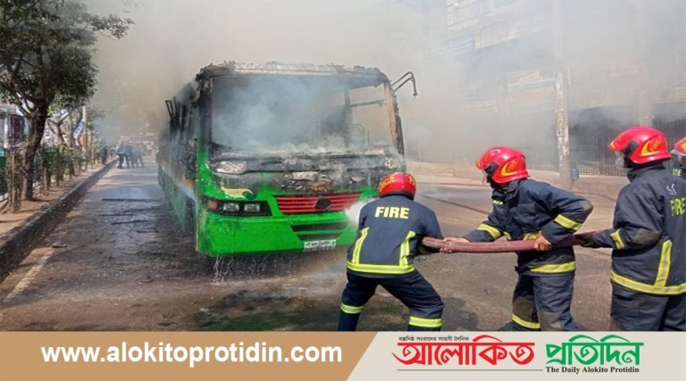 ঢাকায় ৪ বাসে আগুন, নিহত ২