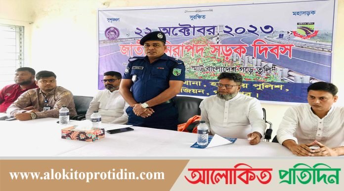 মানিকগঞ্জে হাইওয়ে পুলিশের উদ্যোগে নিরাপদ সড়ক দিবস পালিত