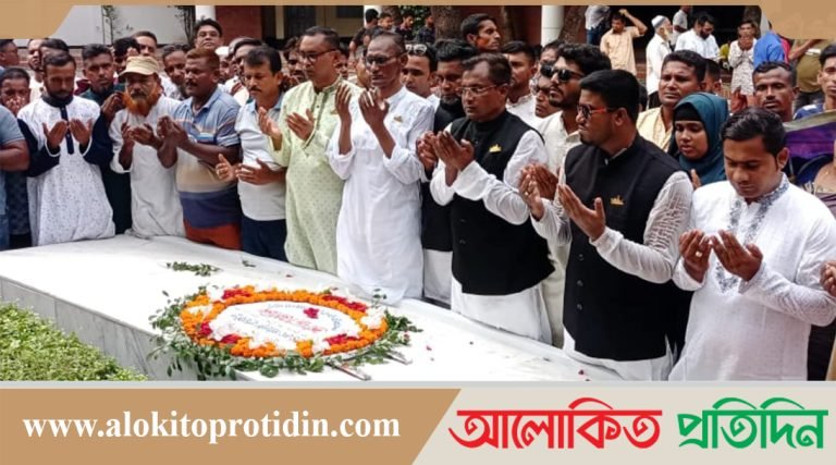 বঙ্গবন্ধু'র সমাধিতে গোপালগঞ্জ জেলা শ্রমীক লীগের শ্রদ্ধা 
