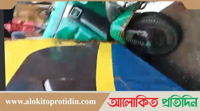বাস সিএনজি মুখোমুখি সংঘর্ষে আহত-৫