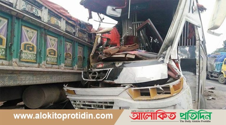 বিশৃঙ্খলায় সড়কে বাড়ছে দুর্ঘটনা