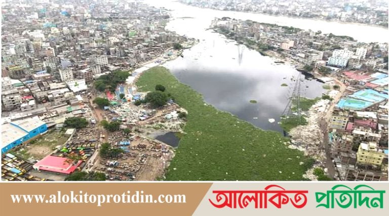 দূষণে অস্তিত্ব হারাচ্ছে ঢাকার চার নদী