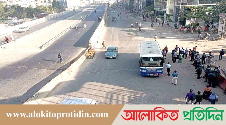 রাজধানীর সড়কে গণপরিবহন কম, চলছে না দূরপাল্লার বাস