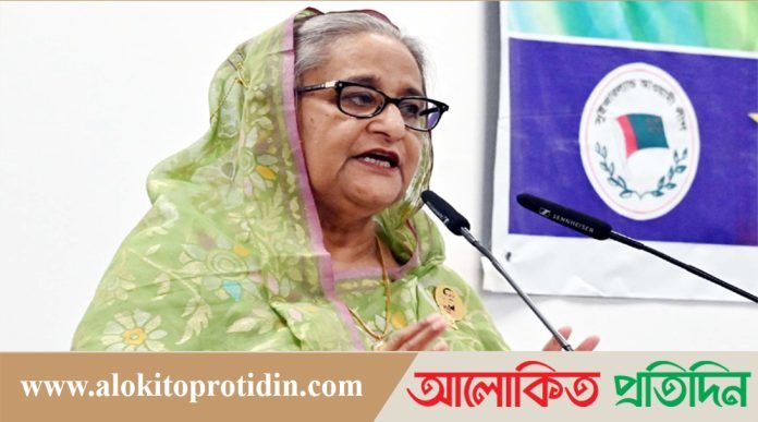 দলীয় মনোনয়ন ফরম বিক্রি উদ্বোধন করলেন শেখ হাসিনা  