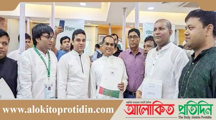 আওয়ামী লীগের মনোনয়ন ফরম হাতে শেখ সোহেল রানা টিপু
