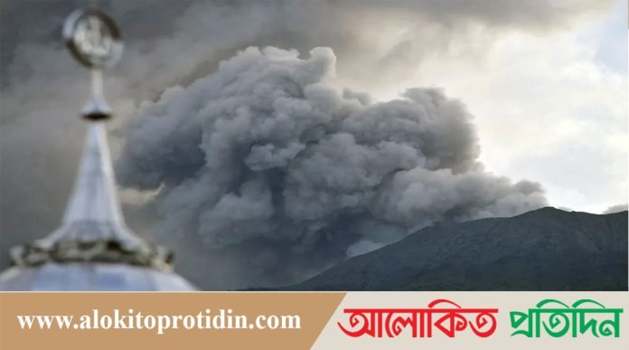 ইন্দোনেশিয়ায় অগ্নুৎপাতে নিহত-১১