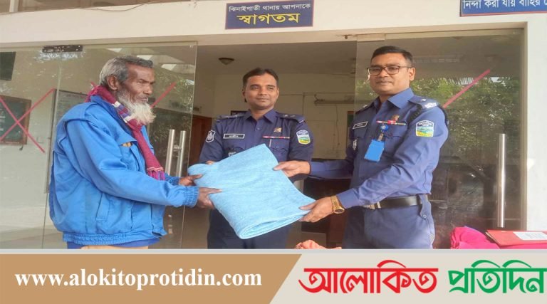 ঝিনাইগাতীতে ওসি’র উদ্যোগে গ্রাম পুলিশের মাঝে শীতবস্ত্র বিতরণ