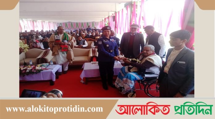 গোপালগঞ্জে পুলিশ সুপারের আয়োজনে বীর মুক্তিযোদ্ধাদের সংবর্ধনা প্রদান