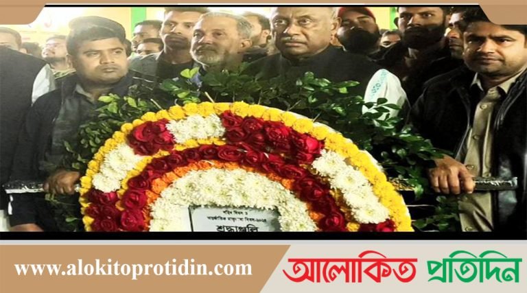 নেত্রকোণায় প্রথম প্রহরেই শহীদমিনারে মানুষের ঢল