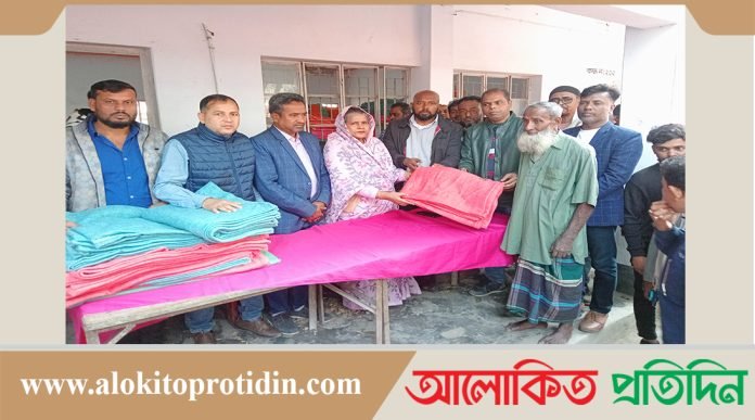 সারিয়াকান্দিতে শীতার্ত মানুষের মাঝে কম্বল বিতরণ