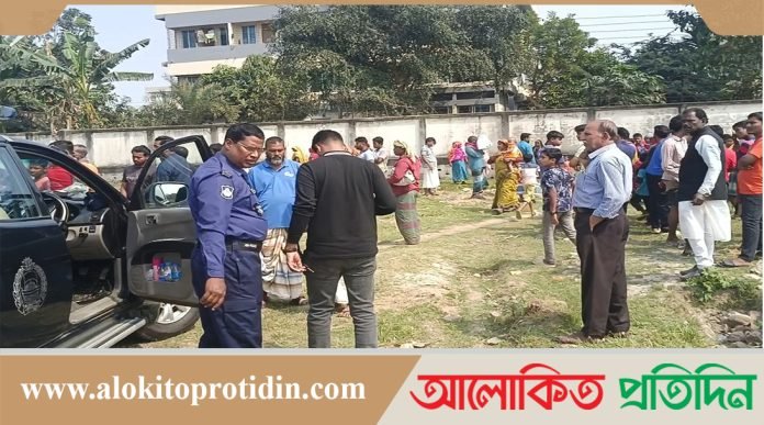 মানিকগঞ্জের সাটুরিয়ায় এক নারীর গলা কাটা লাশ উদ্ধার