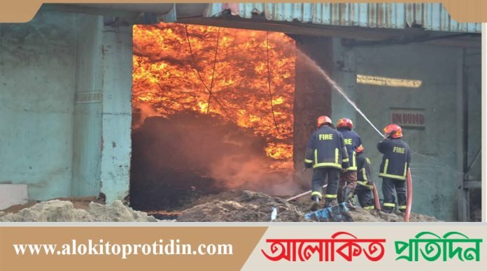এখনও জ্বলছে চট্টগ্রামের চিনিকলের আগুন