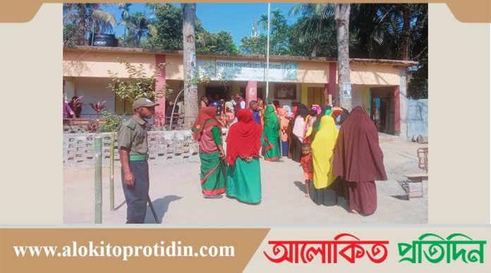 ঝিনাইগাতীতে ইউনিয়ন পরিষদের উপ-নির্বাচনে ভোট গ্রহণ চলছে