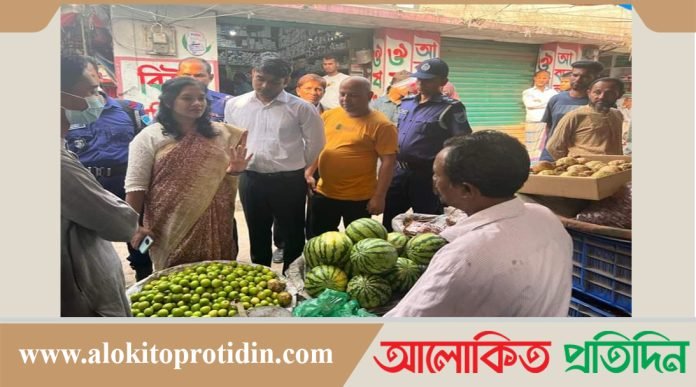 মনোহরদী বাজারে নিত্যপণ্য মনিটরিং করেন উপজেলা নির্বাহী অফিসার