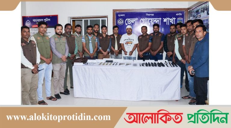 মেডিক্যাল শিক্ষক দুই পিস্তল, ১২ চাকু নিয়েই ক্যাম্পাসে আসতেন