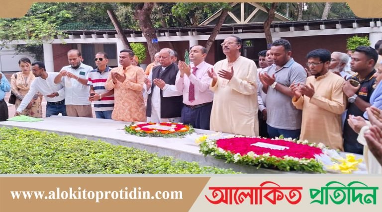 টুঙ্গিপাড়ায় জাতির জনকের সমাধিতে শ্রদ্ধা নিবেদন করেন এলজিইডির অতিরিক্ত প্রধান প্রকৌশলী 