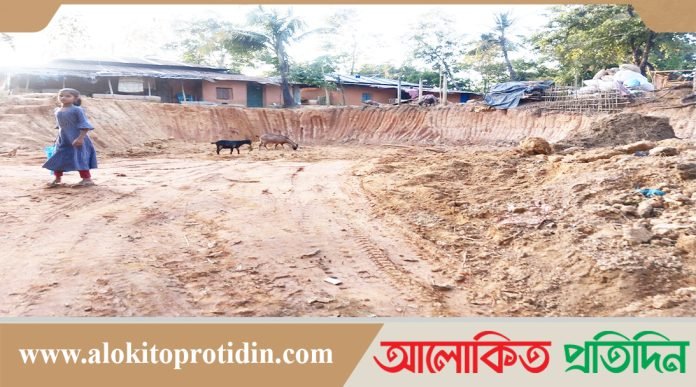 সংরক্ষিত বনভূমি দখল করতে মরিয়া পাহাড় খেকো চক্র