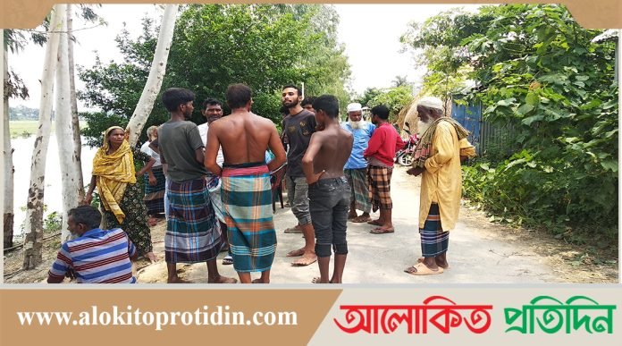 টাঙ্গাইলে মসজিদে মাইকিং করে সংঘর্ষ, নিহত ১ ও আহত ২০