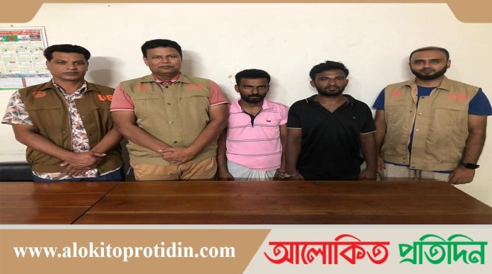 মানিকগঞ্জে ছয় লক্ষ টাকার হেরোইনসহ দুই মাদক ব্যবসায়ীকে গ্রেফতার