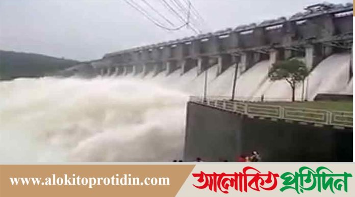 ফারাক্কার ১০৯ গেট খুলে দিল ভারত