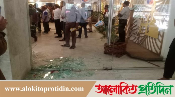 পেট্রোবাংলায় তিতাস কর্মীদের হামলা
