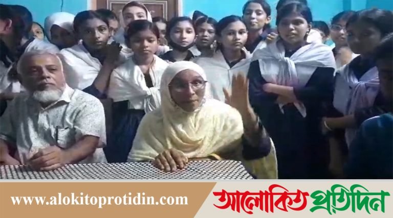 নোয়াখালীতে প্রধান শিক্ষককে পদত্যাগে বাধ্য করতে অবরুদ্ধ,আহত-১