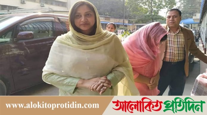 দেশে এসেছে কোকোর স্ত্রী সিঁথি