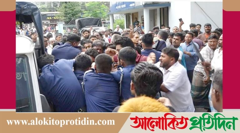 সদর থানার কম্পাউন্ড থেকে আসামি ছিনিয়ে নেওয়ার চেষ্টায় মামলা, গ্রেফতার-৩ 