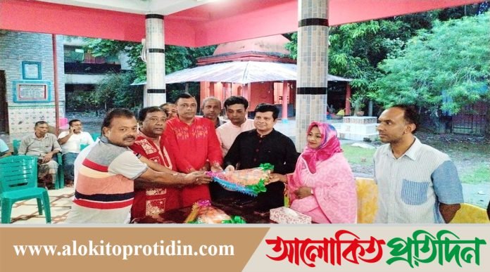 লোহাগড়ায় পূজা মন্ডপ পরিদর্শন করলেন জেলা প্রশাসক 
