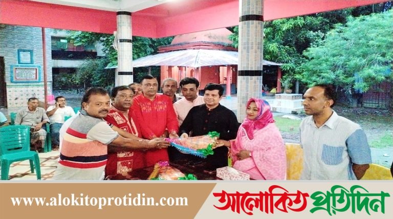 লোহাগড়ায় পূজা মন্ডপ পরিদর্শন করলেন জেলা প্রশাসক 