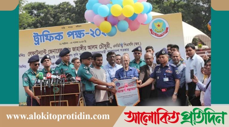 ঢাকার ট্রাফিক নিয়ন্ত্রণে যুক্ত হচ্ছেন ৩০০ শিক্ষার্থী, পাবেন সম্মানী