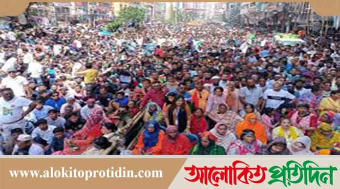 নয়াপল্টনে বিএনপি নেতাকর্মীদের ঢল