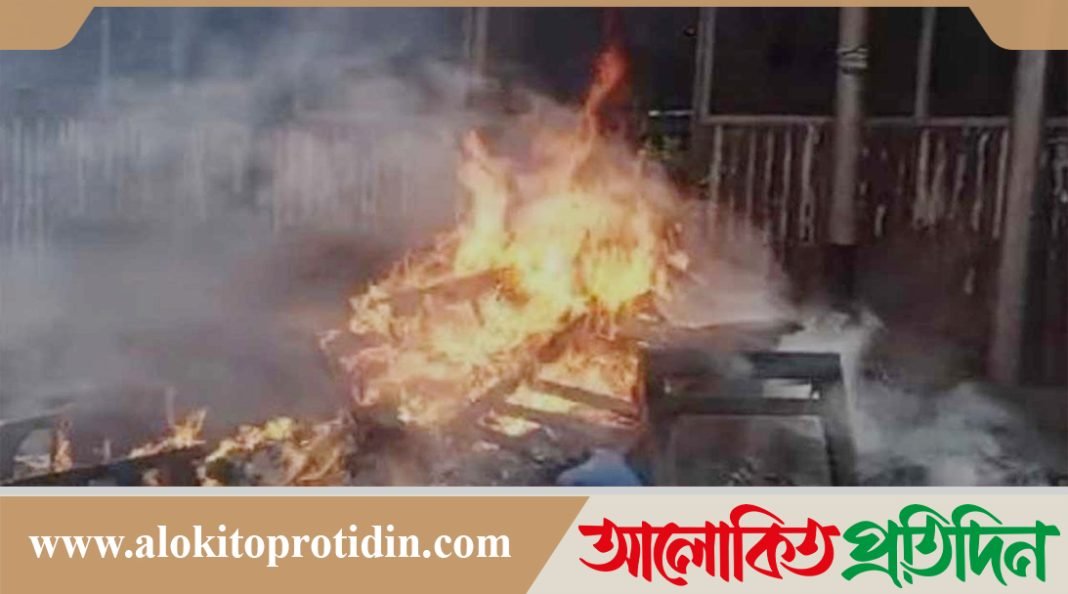 চট্টগ্রাম আদালতের ক্লার্ক অফিসে আগুন দিল আইনজীবীরা