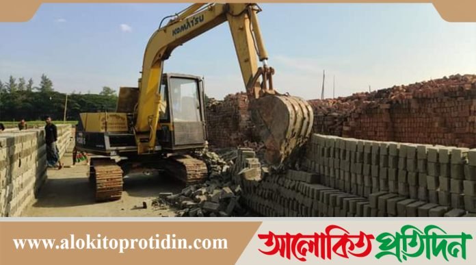 নোয়াখালীতে অবৈধ ২টি ইটভাটা গুড়িয়ে দিয়েছে প্রশাসন