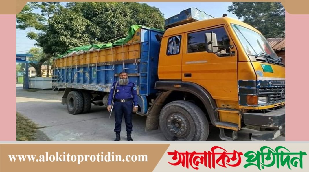 মানিকগঞ্জে পাচারকালে সার জব্দ, আটক ২ 