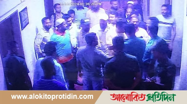 রাজশাহী শিক্ষা বোর্ডের চেয়ারম্যান-সচিব লাঞ্ছিত, দুই কর্মকর্তা সাময়িক বহিষ্কার