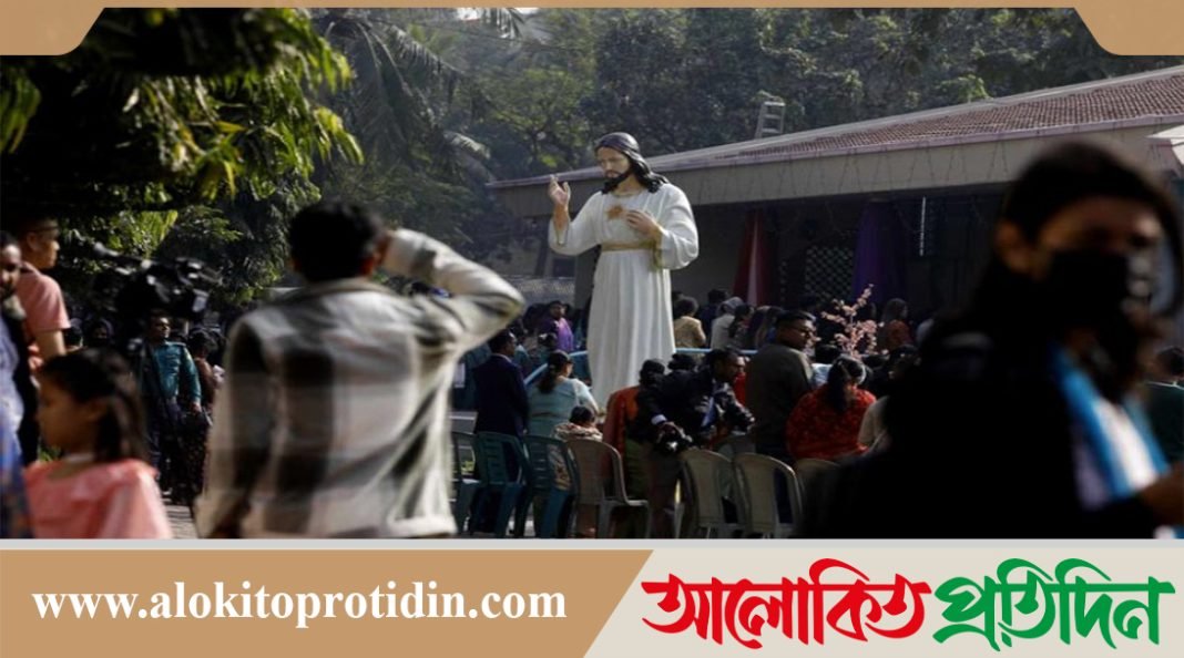 বড়দিনের প্রার্থনায় বিশ্ব শান্তি কামনা করা হয়