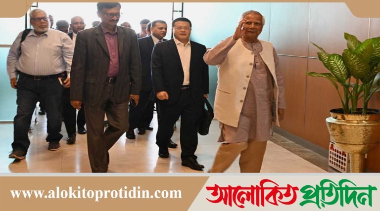 চীনের উদ্দেশে ঢাকা ছাড়লেন প্রধান উপদেষ্টা