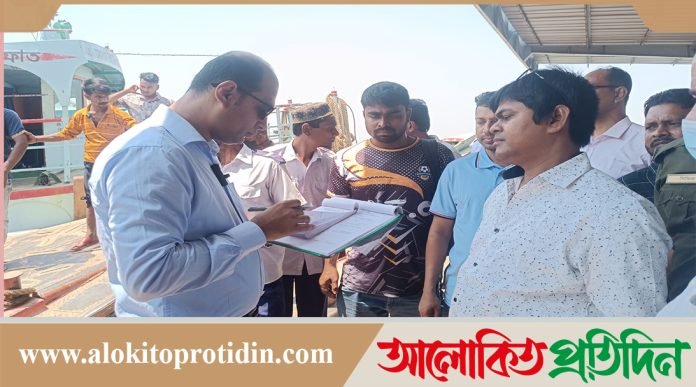 অতিরিক্ত যাত্রী পরিবহনের দায়ে আওয়ামী লীগ নেতার লঞ্চসহ ৪ মালিককে জরিমানা