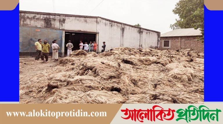 তারাগঞ্জে পাটের গোডাউনে আগুন ক্ষতি প্রায় ৩ কোটি টাকা