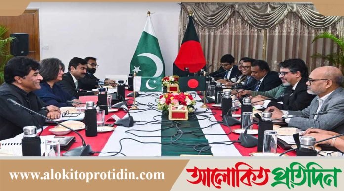 ঢাকায় বাংলাদেশ-পাকিস্তানের পররাষ্ট্র সচিব পর্যায়ের বৈঠক চলছে