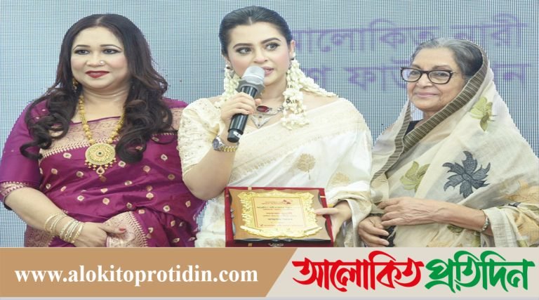 পৃথিবীর সব নারীর প্রতি শ্রদ্ধা, ‘আলোকিত নারী সম্মাননা’ পেয়ে বুবলী