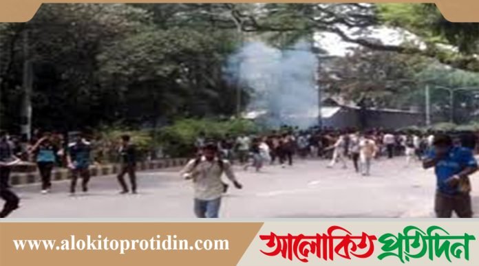 জবি শিক্ষার্থীদের ‘লংমার্চ টু যমুনা’ কর্মসূচিতে পুলিশের বাধা