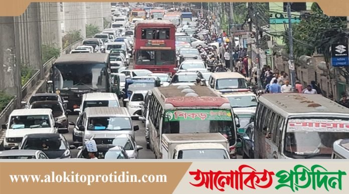 শাহবাগ মোড় অবরোধ, আন্দোলনে  স্থবির ঢাকা,দুর্ভোগ চরমে