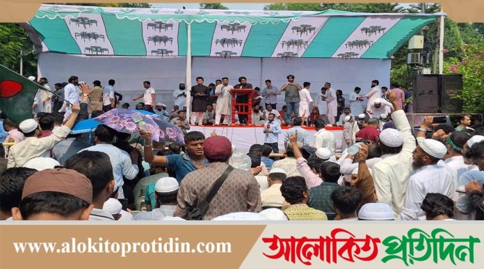 আ. লীগ নিষিদ্ধের দাবিতে সমাবেশে মানুষের ঢল